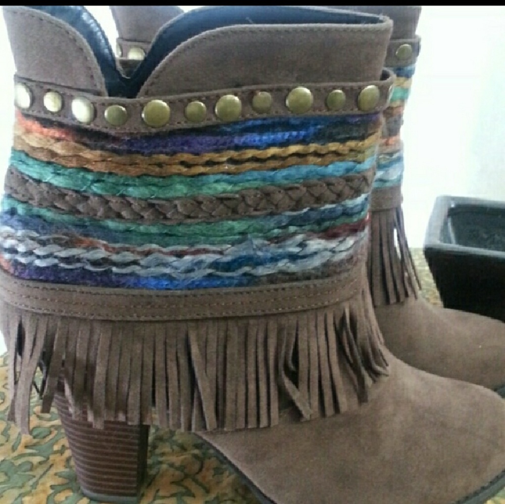 NWOT Fringe booties